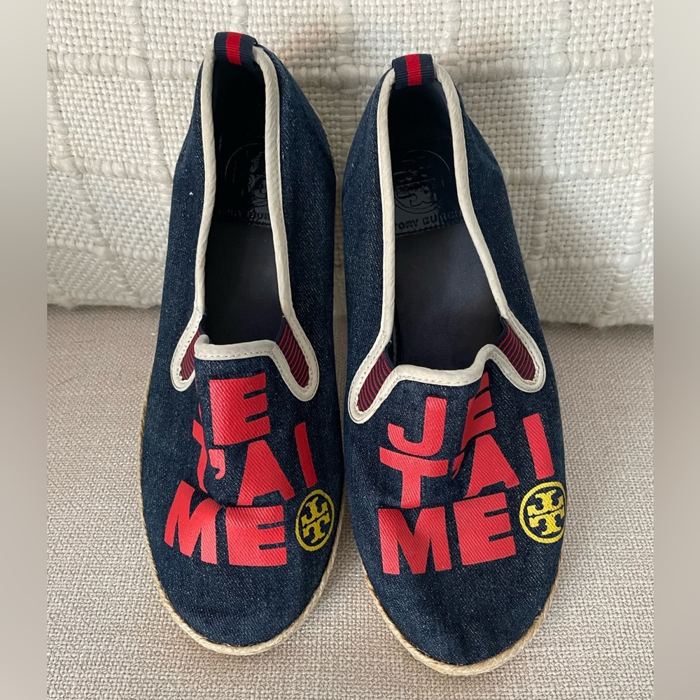 Tory Burch Women’s Espadrille, size 8, denim, Je T’ai Me on front